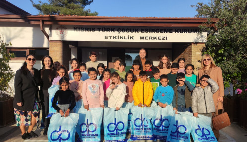 Çocuklarımıza yılbaşı hediyesi olarak değerli bağışları için Levent Schools öğretmenleri ve öğrencilerine çok teşekkür ederiz.